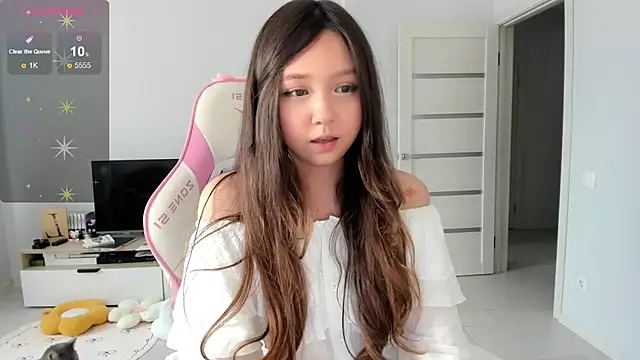 Snapshot of Fluffy_Rose chatting on June 11, 2026, 8:12 am Fluffy Rose online show from June 11, 2026, 8:12 am