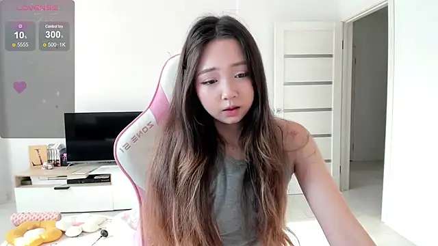 Snapshot of Fluffy_Rose chatting on July 12, 2026, 1:18 am Fluffy Rose online show from July 12, 2026, 1:18 am