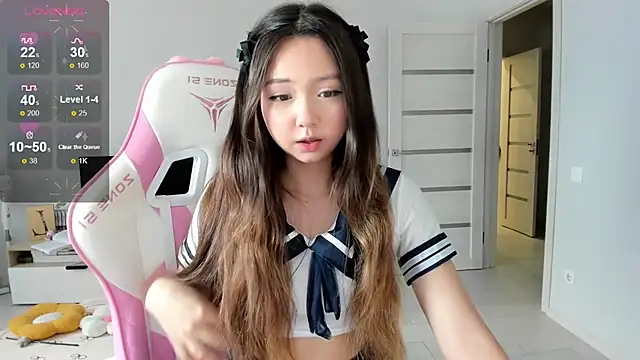 Snapshot of Fluffy_Rose chatting on July 17, 2026, 1:23 am Fluffy Rose online show from July 17, 2026, 1:23 am