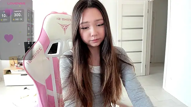 Snapshot of Fluffy_Rose chatting on July 20, 2026, 1:53 am Fluffy Rose online show from July 20, 2026, 1:53 am