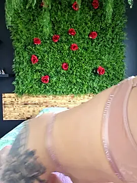 ladoucedu34 online show from April 13, 2026, 1:49 pm