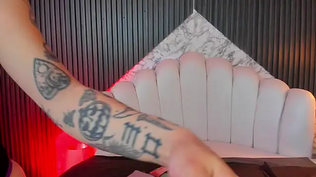 MeganDraco  online show from February 21, 2025, 6:26 pm