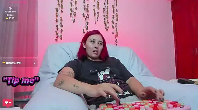 bonnie moon  online show from February 18, 2025, 10:58 pm