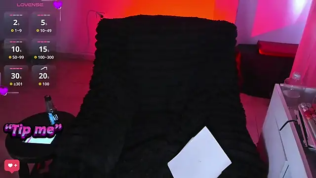 bonnie moon  online show from October 24, 2025, 8:38 pm