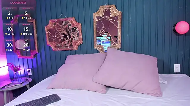 Kayla stern  online show from February 11, 2025, 11:10 am