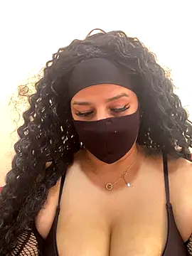 Snapshot of mari_layali chatting on November 14, 2025, 12:37 pm mari layali online show from November 14, 2025, 12:37 pm