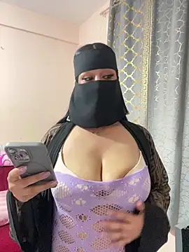Snapshot of mari_layali chatting on April 29, 2026, 11:33 pm mari layali online show from April 29, 2026, 11:33 pm