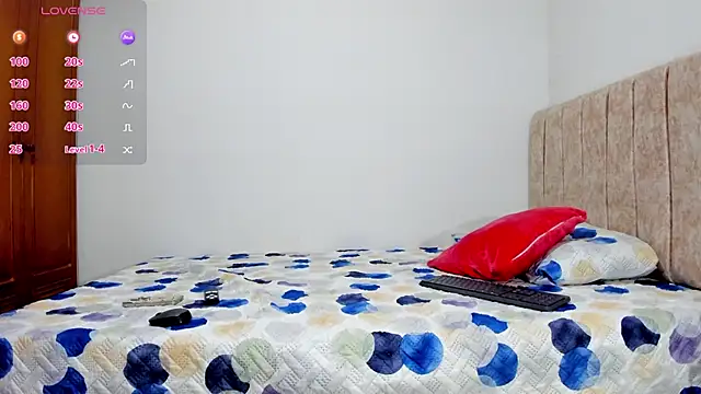 lizziemontana2 online show from May 2, 2026, 1:27 pm