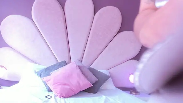 Susa1userma  online show from February 10, 2025, 7:28 pm