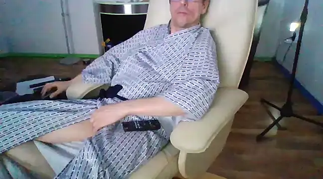 Snapshot of Minm666 chatting on February 1, 2025, 4:14 am Minm666 online show from February 1, 2025, 4:14 am