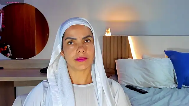 ClaraMariaMon online show from March 6, 2025, 9:42 pm