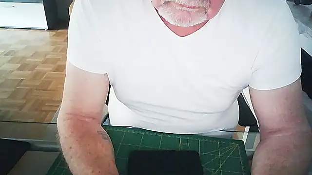 Snapshot of MrBob60 chatting on June 19, 2026, 11:47 am MrBob60 online show from June 19, 2026, 11:47 am