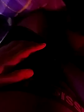 xyrus  online show from December 29, 2024, 6:05 pm