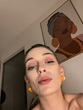 Lolitaxlola online show from April 16, 2026, 9:39 pm