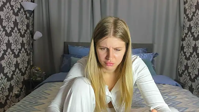 kirraa  online show from September 21, 2025, 5:36 pm