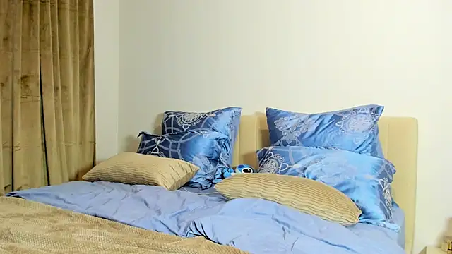 kirraa  online show from October 28, 2025, 6:54 pm