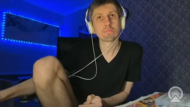 Aki-Laky online show from April 12, 2026, 7:41 pm