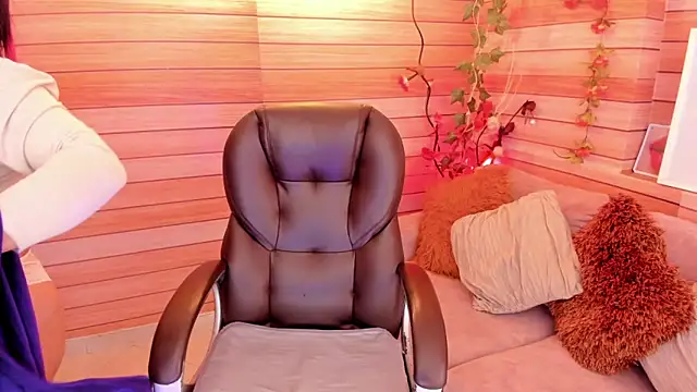 marien thomson  online show from February 11, 2025, 6:08 am