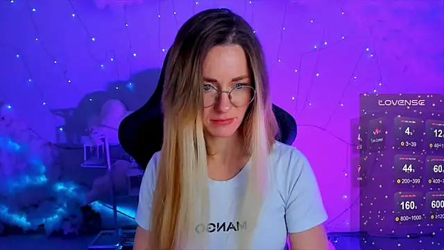 LadyIzabel online show from December 23, 2024, 8:33 am