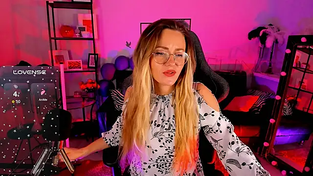 LadyIzabel online show from January 8, 2025, 11:43 am