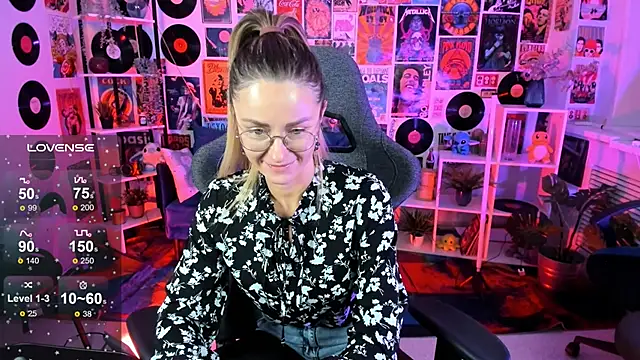 LadyIzabel online show from January 24, 2025, 8:23 am