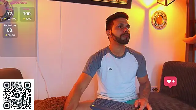 Snapshot of max_ashley_mds chatting on May 19, 2026, 2:01 pm max ashley mds online show from May 19, 2026, 2:01 pm