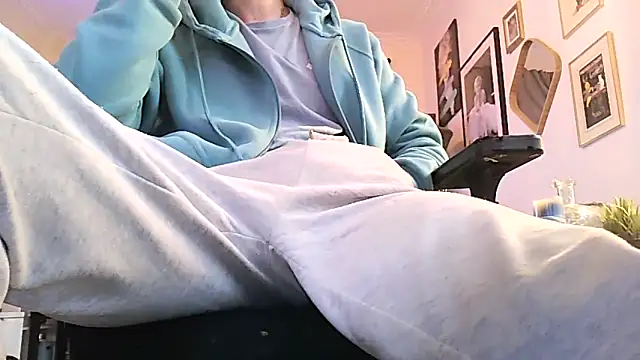 Snapshot of Bigone_uncut chatting on October 21, 2025, 2:29 pm Bigone uncut online show from October 21, 2025, 2:29 pm