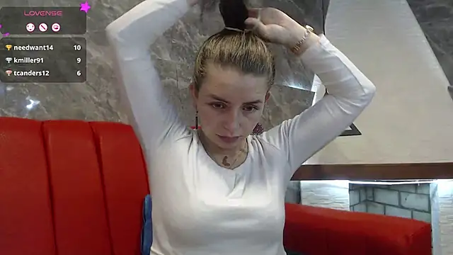  isaabellaa online show from March 19, 2025, 5:39 pm