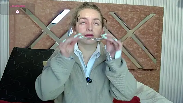 Snapshot of _isaabellaa chatting on May 22, 2026, 12:44 pm isaabellaa online show from May 22, 2026, 12:44 pm