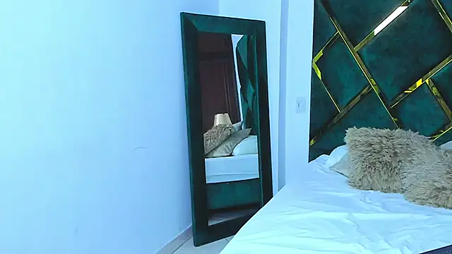 Snapshot of Criss_Ariana chatting on February 5, 2025, 3:20 pm Criss Ariana online show from February 5, 2025, 3:20 pm