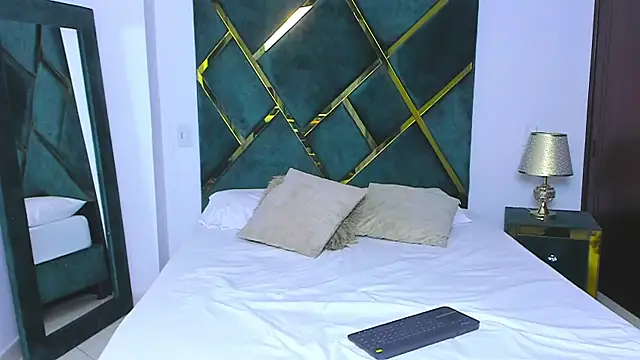 Snapshot of Criss_Ariana chatting on February 14, 2025, 5:46 pm Criss Ariana online show from February 14, 2025, 5:46 pm