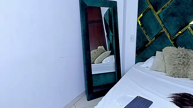 Snapshot of Criss_Ariana chatting on February 25, 2025, 2:54 pm Criss Ariana online show from February 25, 2025, 2:54 pm