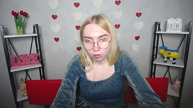 Snapshot of BeatriceFly chatting on December 16, 2024, 4:38 pm BeatriceFly online show from December 16, 2024, 4:38 pm