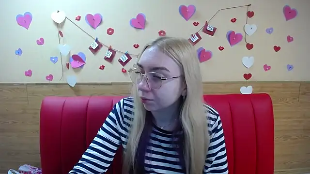 Snapshot of BeatriceFly chatting on March 13, 2025, 6:05 am BeatriceFly online show from March 13, 2025, 6:05 am