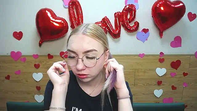 Snapshot of BeatriceFly chatting on March 16, 2025, 9:38 am BeatriceFly online show from March 16, 2025, 9:38 am