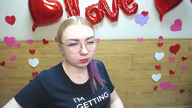 Snapshot of BeatriceFly chatting on March 16, 2025, 12:55 pm BeatriceFly online show from March 16, 2025, 12:55 pm