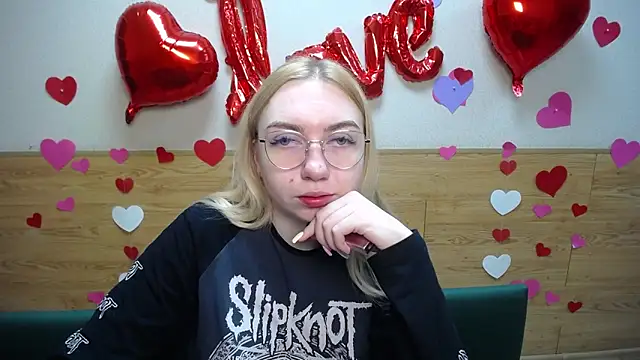 Snapshot of BeatriceFly chatting on March 20, 2025, 6:08 am BeatriceFly online show from March 20, 2025, 6:08 am