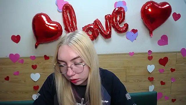 Snapshot of BeatriceFly chatting on March 20, 2025, 12:43 pm BeatriceFly online show from March 20, 2025, 12:43 pm