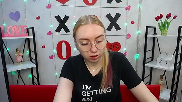 Snapshot of BeatriceFly chatting on March 23, 2025, 6:16 am BeatriceFly online show from March 23, 2025, 6:16 am