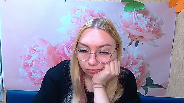 Snapshot of BeatriceFly chatting on September 30, 2025, 11:48 am BeatriceFly online show from September 30, 2025, 11:48 am