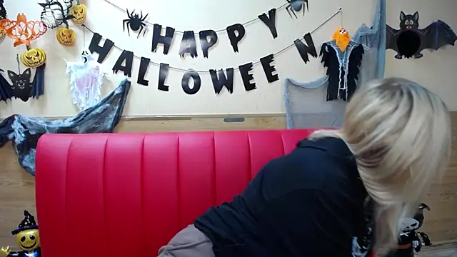 Snapshot of BeatriceFly chatting on October 28, 2025, 1:03 pm BeatriceFly online show from October 28, 2025, 1:03 pm