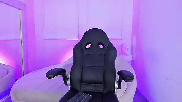 Snapshot of Hanna_Moonlight_ chatting on February 4, 2025, 7:55 pm Hanna Moonlight online show from February 4, 2025, 7:55 pm