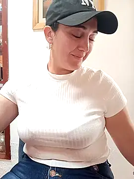 Snapshot of skayhot_ chatting on February 18, 2025, 4:16 pm skayhot online show from February 18, 2025, 4:16 pm