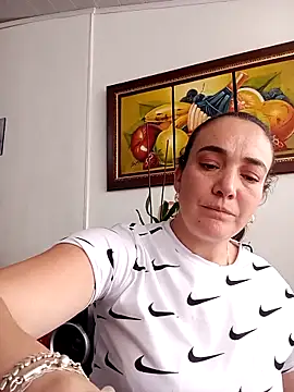 Snapshot of skayhot_ chatting on February 27, 2025, 4:43 pm skayhot online show from February 27, 2025, 4:43 pm