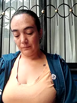 Snapshot of skayhot_ chatting on November 5, 2025, 12:38 pm skayhot online show from November 5, 2025, 12:38 pm