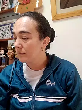 skayhot  online show from December 3, 2025, 1:20 pm