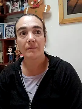 skayhot  online show from December 5, 2025, 1:20 pm