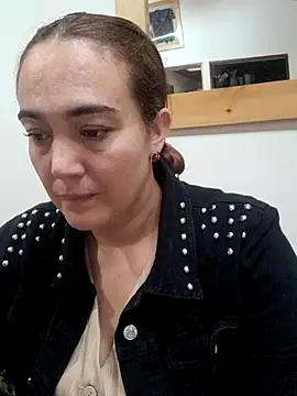 skayhot  online show from February 9, 2026, 11:36 am