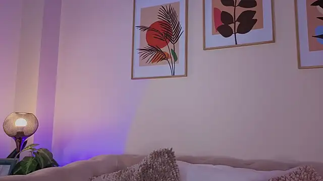 DahianaWalcott online show from October 11, 2025, 7:34 pm