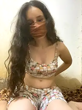 Snapshot of Chahrazad66 chatting on October 13, 2025, 12:43 am Chahrazad66 online show from October 13, 2025, 12:43 am